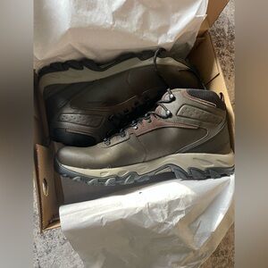 columbia Men’s Waterproof Boots Size 17 Brown